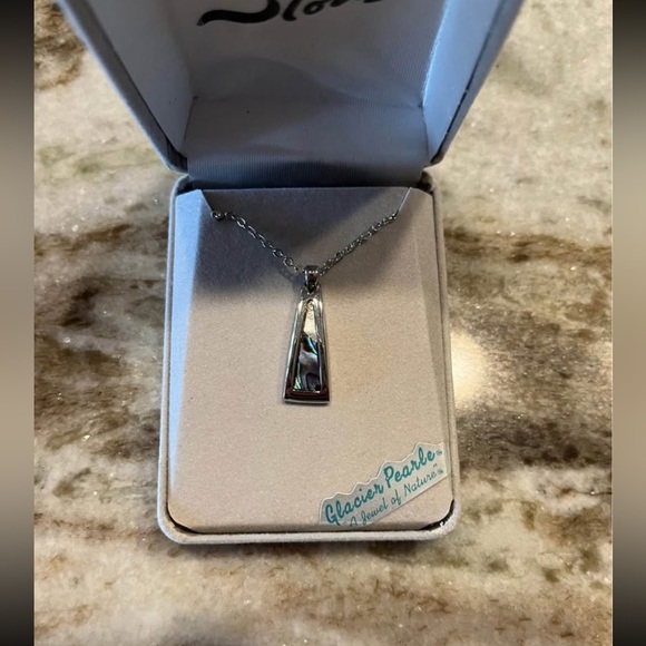 Glacier Pearl necklace - Picture 2 of 3